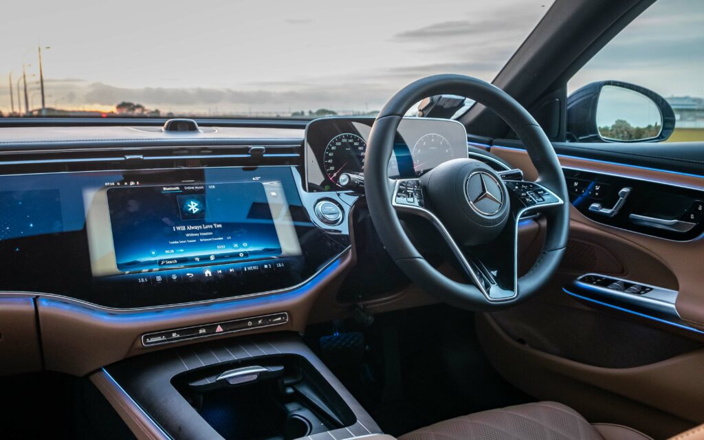 Mercedes-Benz E200